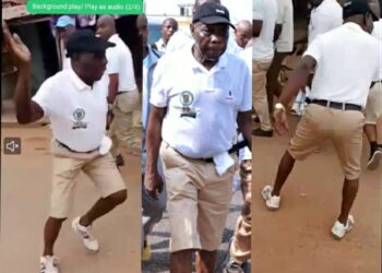Ex- president Obasanjo flogs old students of his alma mater during walk to celebrate school secondary centenary (VIDEO)