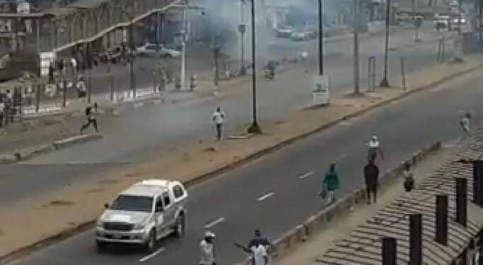 One dead as police & Yoruba Nation members clash in Ojota, Lagos (VIDEO)