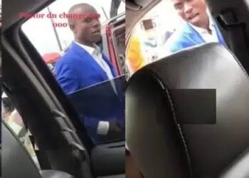 Drama as pastor fights member in anger for dropping N30 as offering (VIDEO)