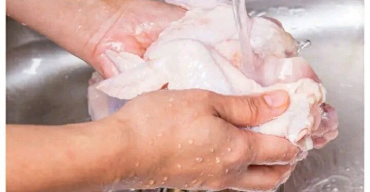 Read health dangers of using water to wash 🥓 meat and things to use instead
