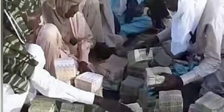 Bandits mock CBN’s Emefiele, says they have surplus of new Naira notes (PHOTOS)