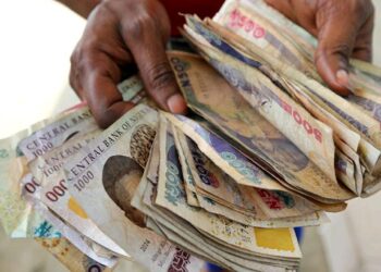Some banks obey Supreme Court ruling, paying old naira notes