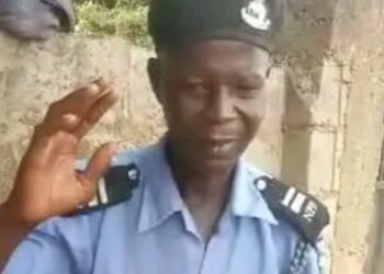 Police Inspector defecates on his body after drinking to stupor (VIDEO)