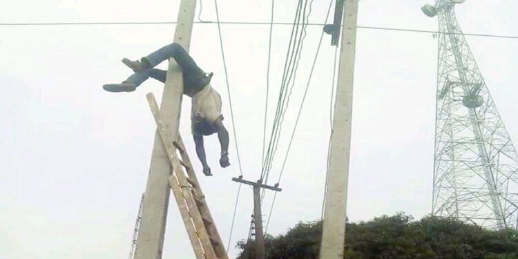 Benin electricity 🔌 worker electrocuted