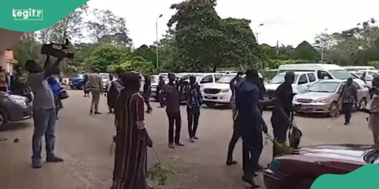 NLC officials and civil servants exchange p✓nches in Ondo over disagreement to enforce warning strike (VIDEO)