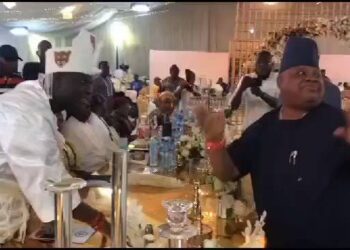 Did Gov. Adeleke truly snub Ooni’s handshake, watch these two videos to confirm (VIDEOS)