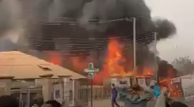 BREAKING: Pandemonium in Ibadan over fire outbreak (VIDEO)