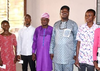 Six brilliant but indigent students receive UI ASUU scholarship