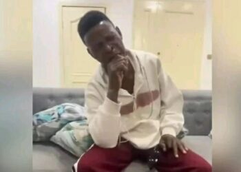 Mohbad’s father weeps as ex-wife claimed he’s not father of late singer (VIDEO)