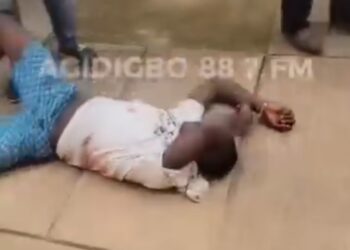 Armed robbery suspects break spinal cord, head after jumping from court 2 storey building to evade trial in Ibadan (VIDEO)