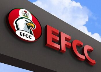 EFCC officials allegedly invade Akure club, beat up ladies, seized phones (VIDEO)