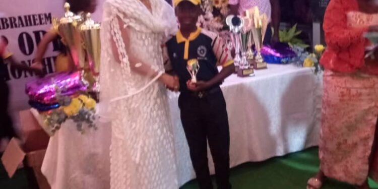 Mutkhtar Babatunde Grabs Trophy @ AWA Ibraheem 2024 Golf Tournament