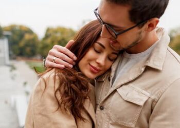 8 Signs a Woman Will Always Love You, According to Psychology