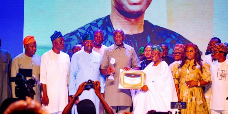 Makinde Bags Independent Newspaper Man of the Year Award